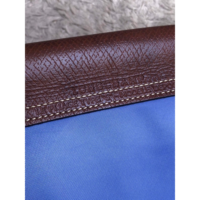 Túi chuẩn si. Túi qua sử dụng. Khách vui lòng xem hình nếu muốn biết thêm thông tin sản phẩm mời khách vô chat . Thanks.