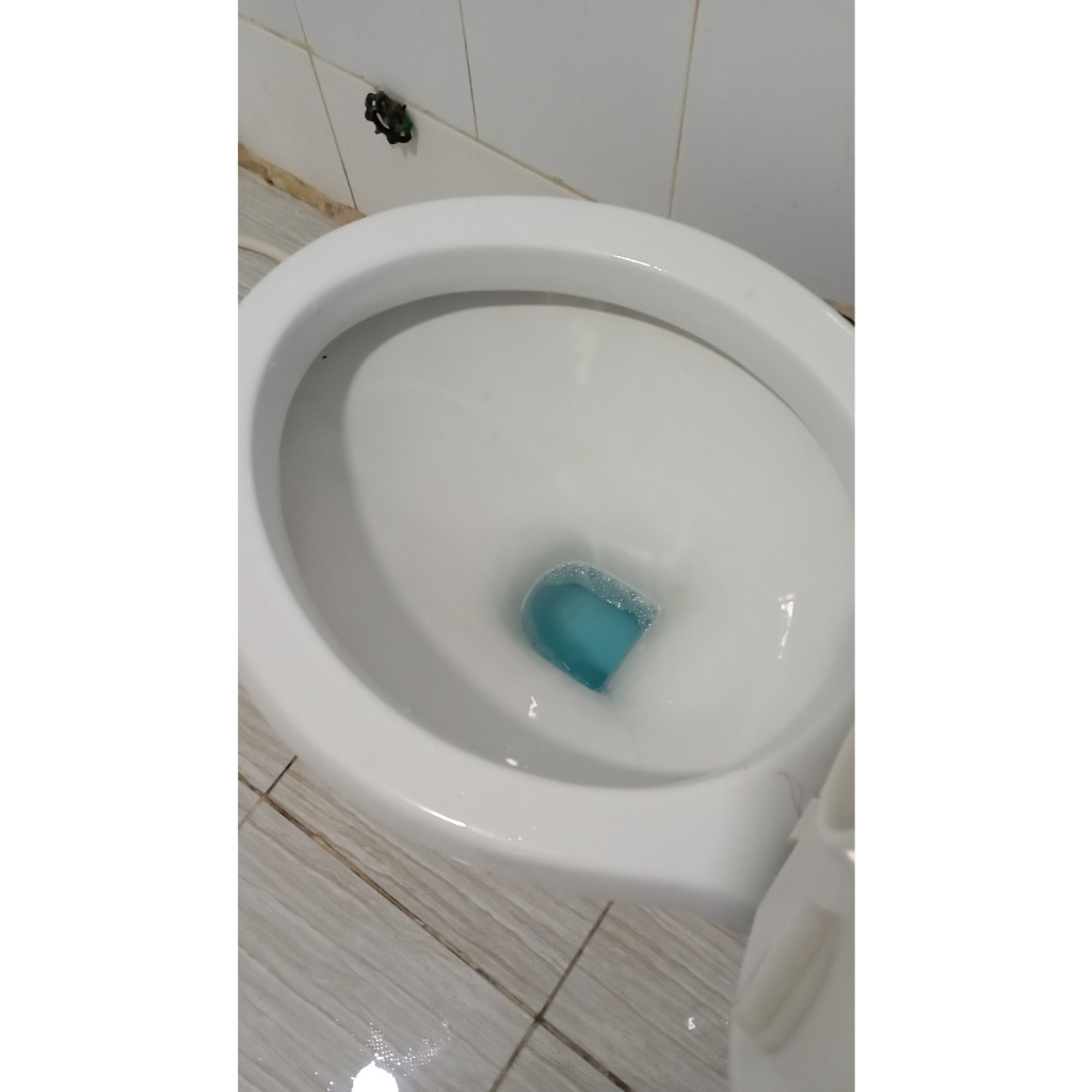 Cốc Thả Bồn Cầu Dạng Sáp Tan Chậm Sử Dụng Tới 1800 Lượt Xả KoMo Toilet Cleaner