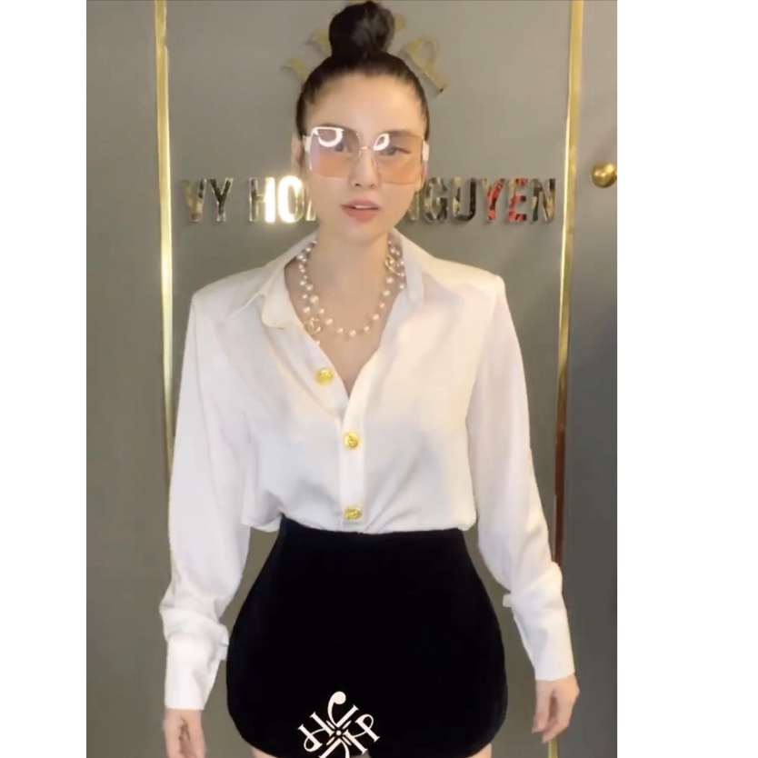 Áo sơ mi lụa ngọc trai cúc vàng đồng A10