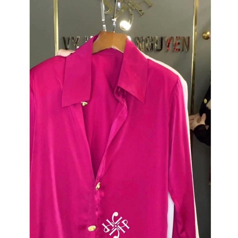 Áo sơ mi lụa ngọc trai cúc vàng đồng A10