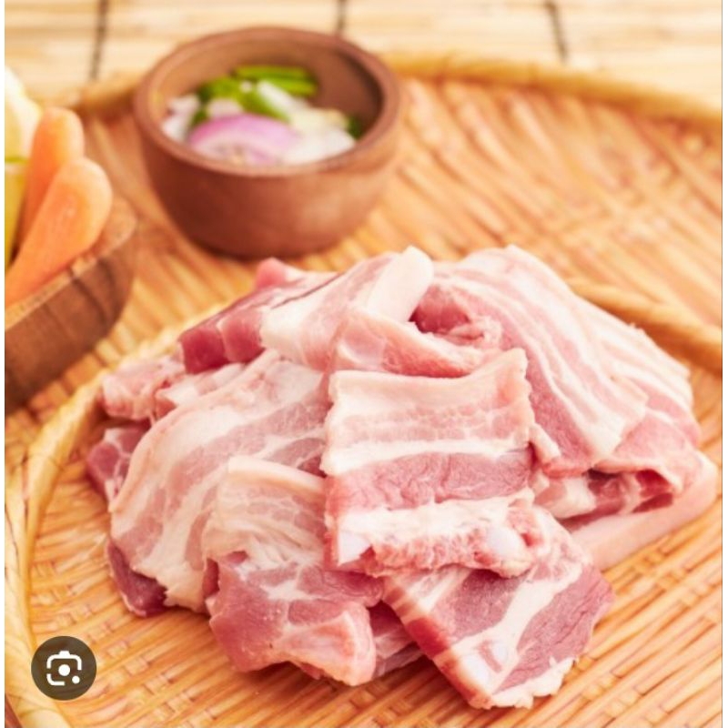 Ba chỉ heo, ba chỉ lợn  thái lát, cắt khúc tươi ngon ,tiện lợi dễ dàng chế biến thành nhiều món ngon.