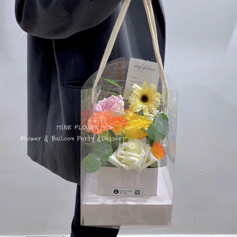 Hộp mica đựng hoa cực xinh xắn