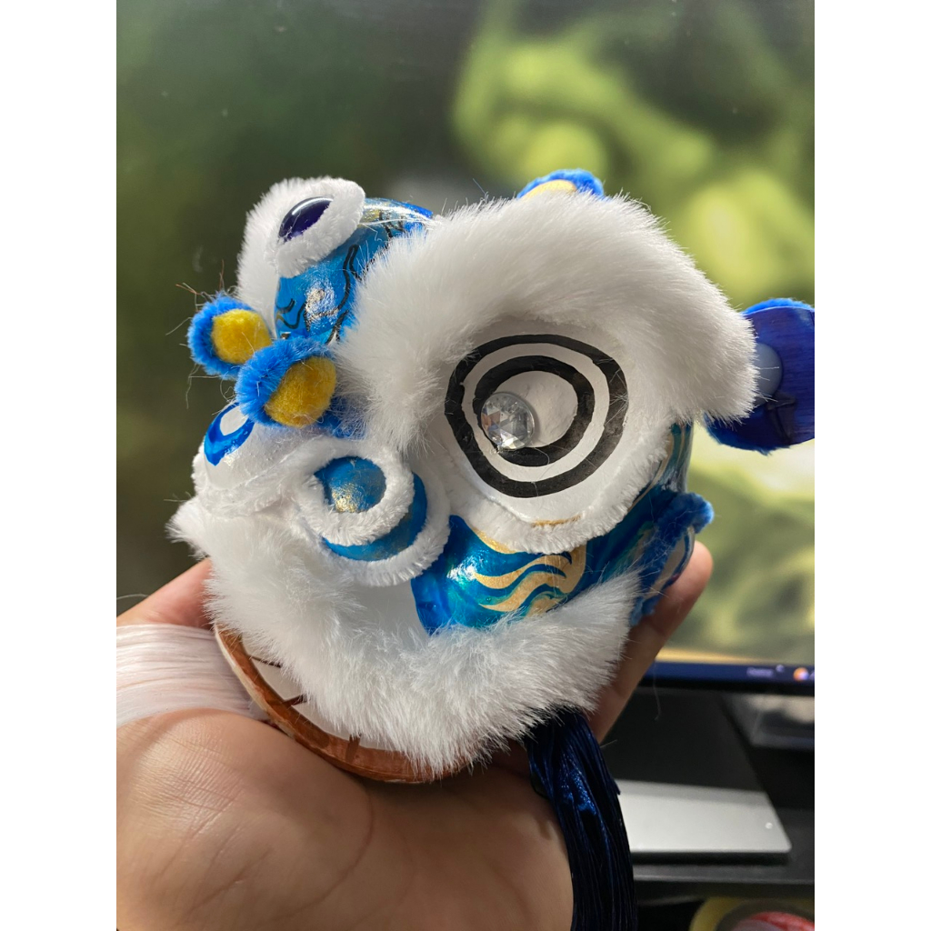 Đầu lân, loại đẹp, màu xanh, vẽ tay, size 12cm, làm quà tặng.