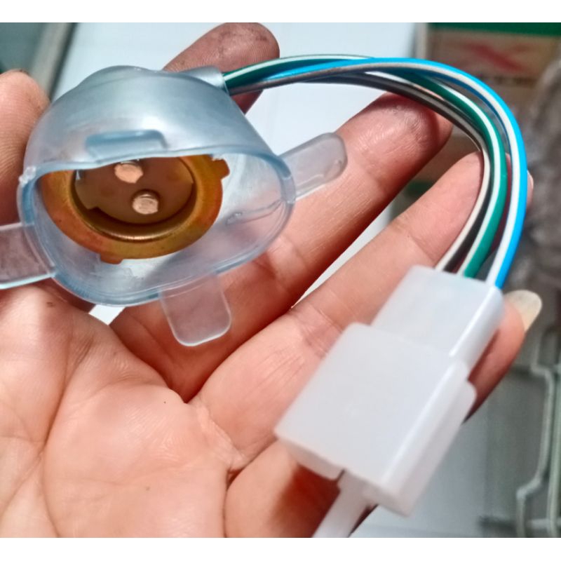 Đuôi đèn trước xe Dream.