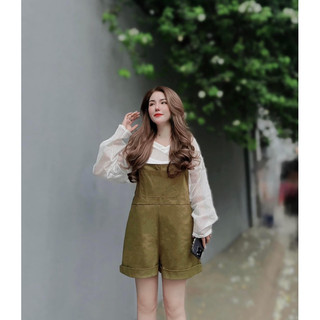 Set yếm shorts xanh kèm áo thun lưới trắng cá tính