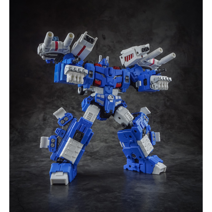 Người máy biến hình Ultra Magnus của hãng IF