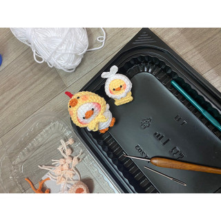 móc khoá móc len vịt đội nón gà