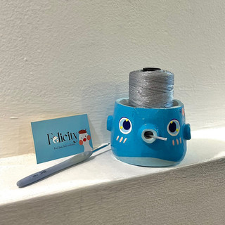 Bát đựng len cá voi