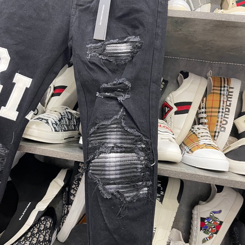 Quần jean amiri thêu chữ đùi,quần jean amiri vá kẻ thêu chữ AMIRI cực hot