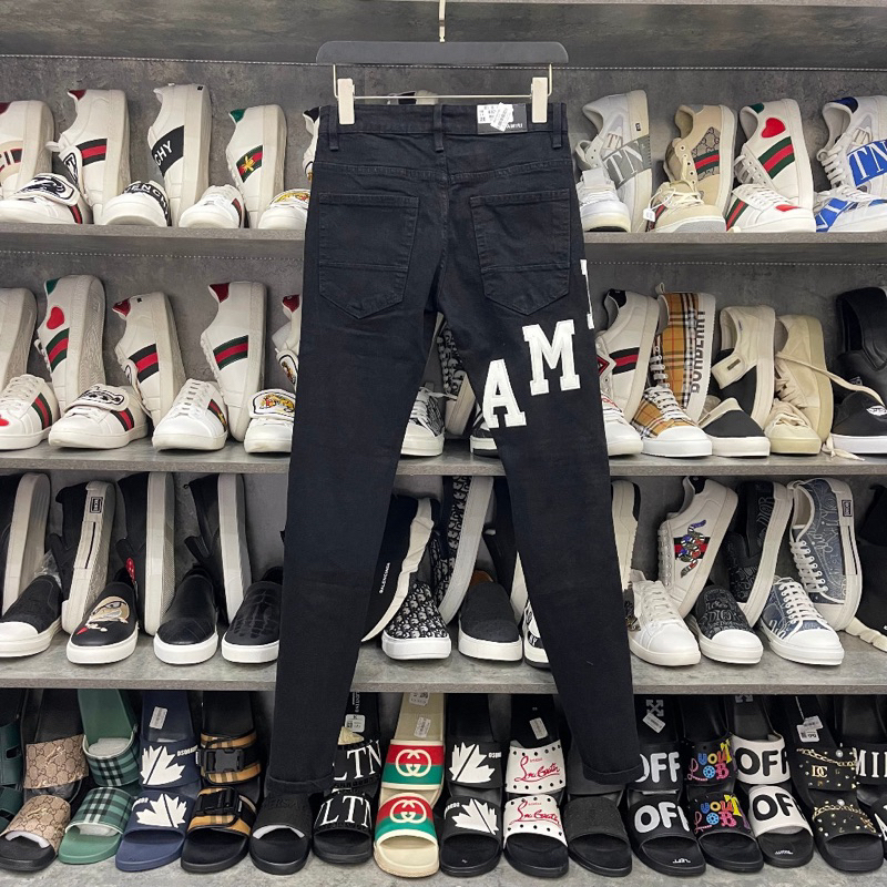 Quần jean amiri thêu chữ đùi,quần jean amiri vá kẻ thêu chữ AMIRI cực hot