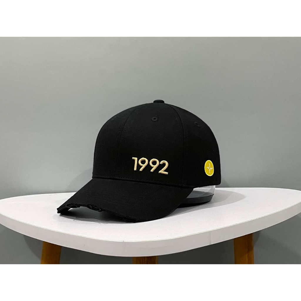 Nón mũ lưỡi trai màu đen thêu chữ cái unisex nam/nữ, trẻ trung cá tính, hợp thời trang HUW OFFICIAL
