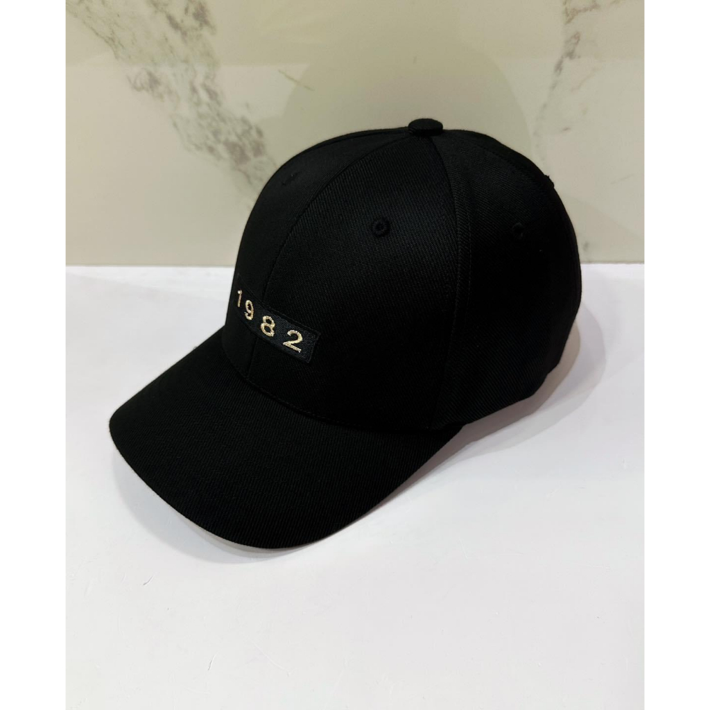 Nón mũ lưỡi trai màu đen thêu chữ cái unisex nam/nữ, trẻ trung cá tính, hợp thời trang HUW OFFICIAL