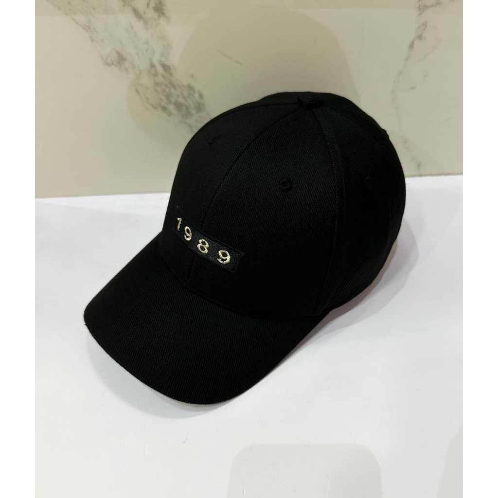 Nón mũ lưỡi trai màu đen thêu chữ cái unisex nam/nữ, trẻ trung cá tính, hợp thời trang HUW OFFICIAL