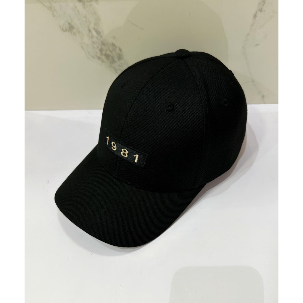 Nón mũ lưỡi trai màu đen thêu chữ cái unisex nam/nữ, trẻ trung cá tính, hợp thời trang HUW OFFICIAL