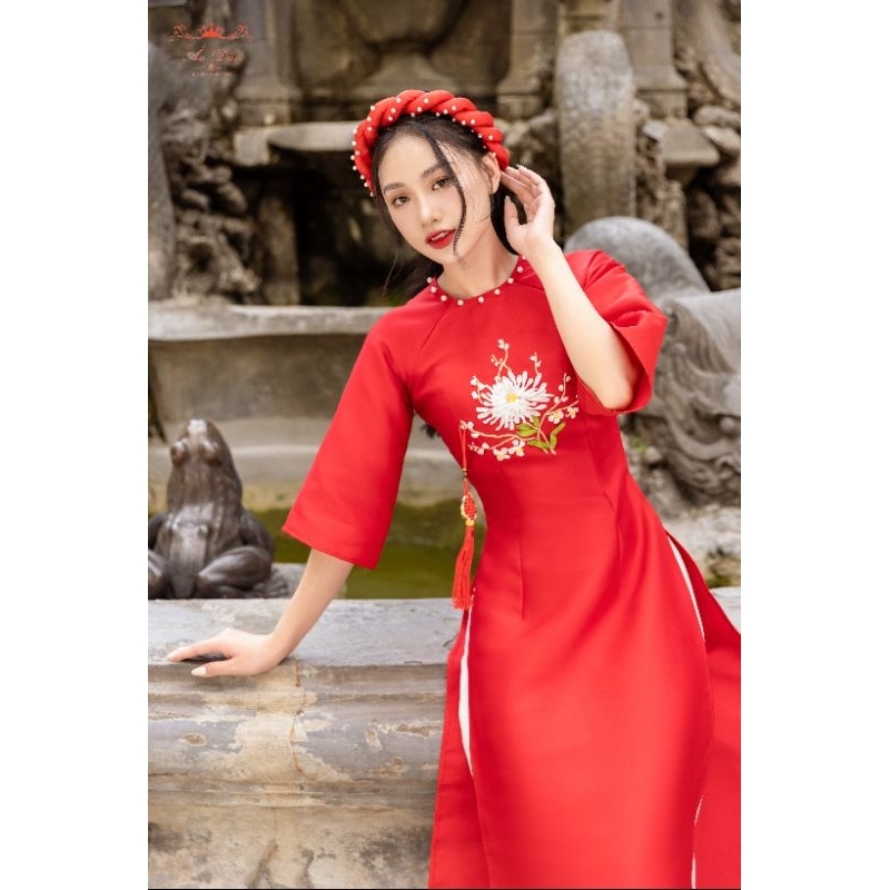 Áo dài Gia Đình Yến Xuân màu đỏ diện tết Giáp Thìn 2024