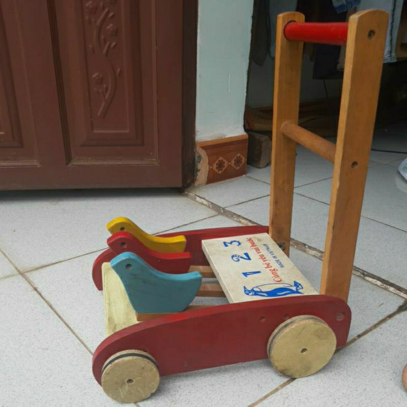 Xe gà tập đi
