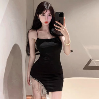 Đầm body hai dây đính đá tua rua