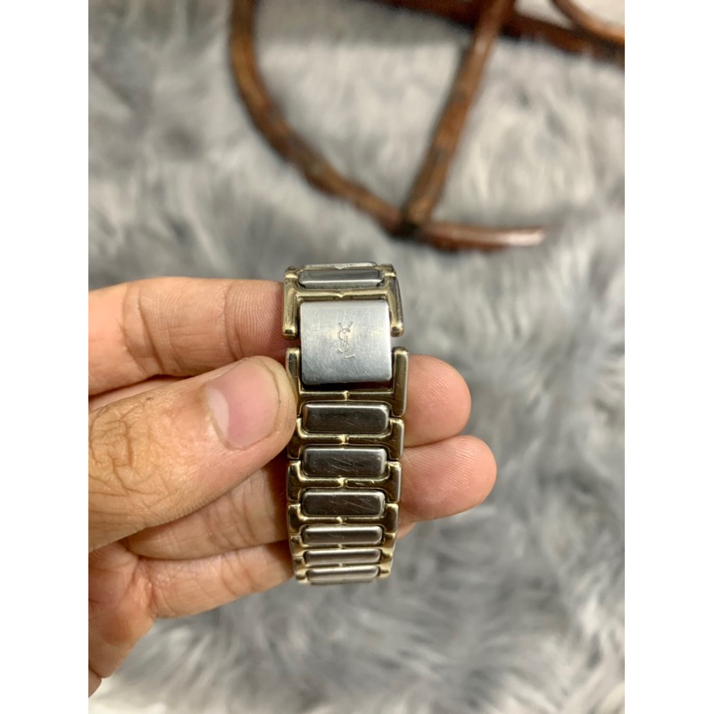 Đồng hồ YsL mặt xanh 2080038 tình trạng đa cũ