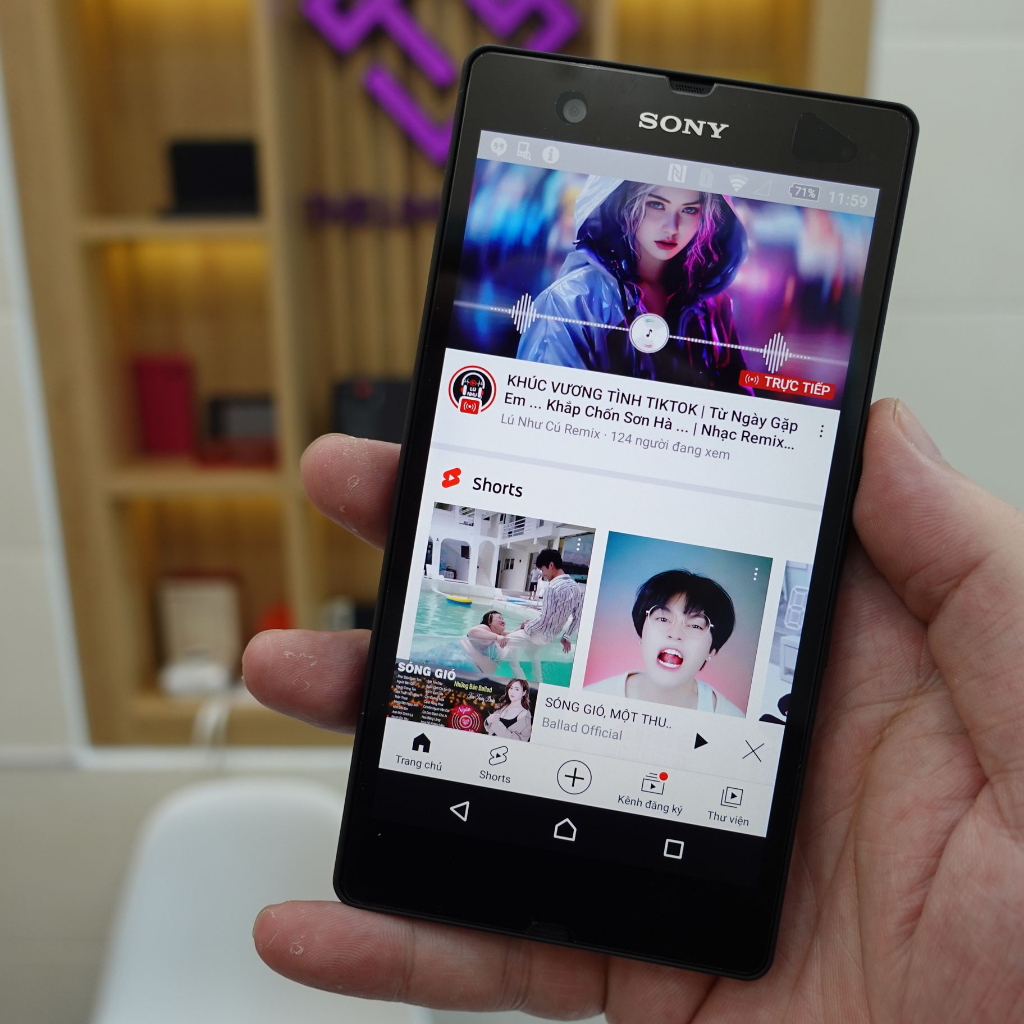 Điện thoại Sony Xperia Z1 C6603 - Màn 5 inch Full HD