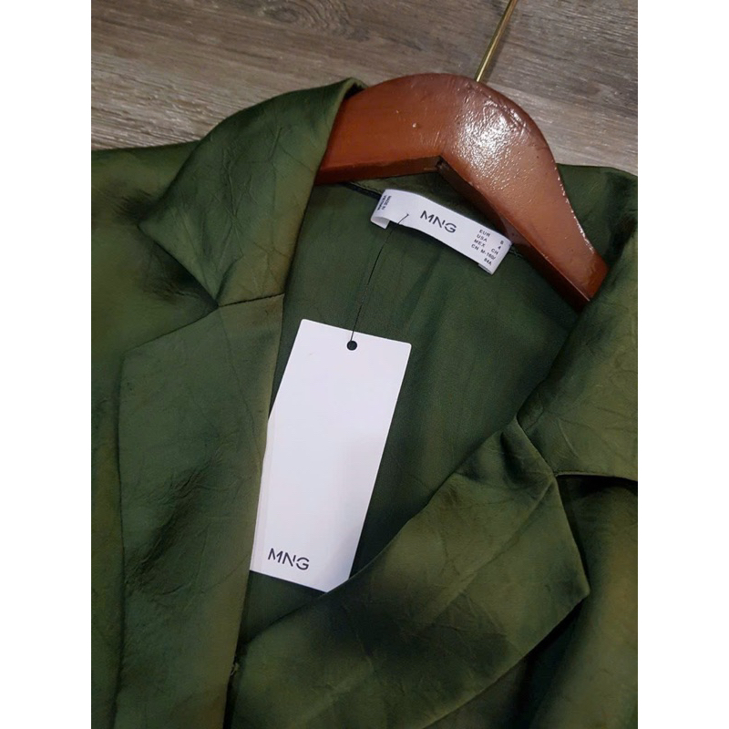 Đầm satin cổ đắp siêu sang