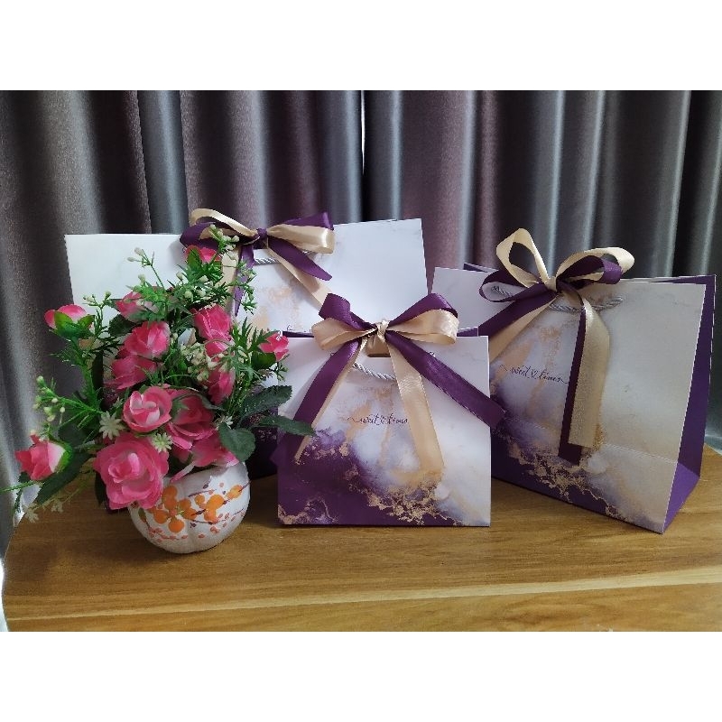 Túi giấy đựng quà 8/3 kèm ruy băng