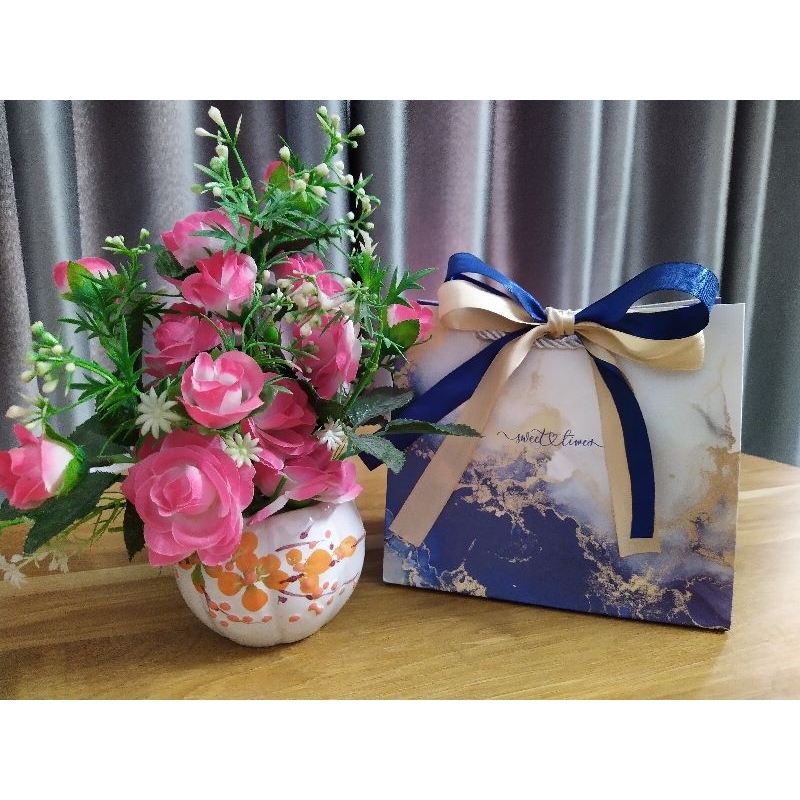 Túi giấy đựng quà 8/3 kèm ruy băng