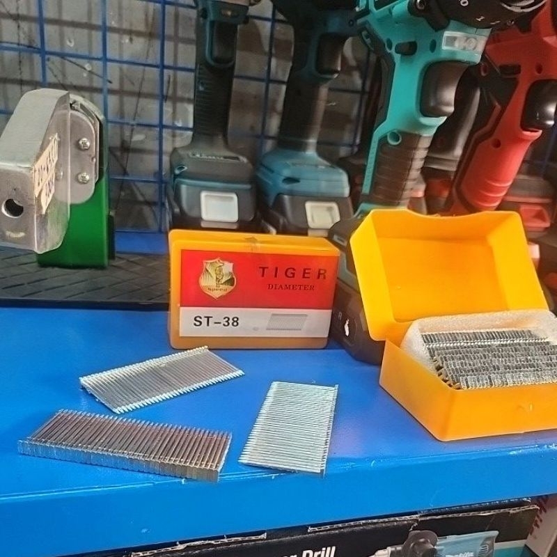 Đinh Bắn Bê Tông ST38 Tiger Hộp Có 646 Cây Đinh Ghim Vĩ Bê Tông ST38