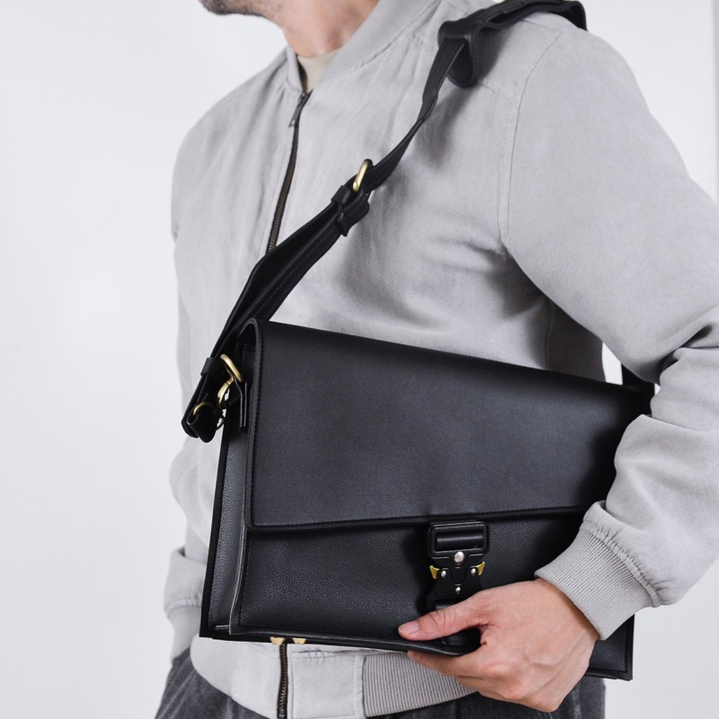 Túi da KHÔISTORE | Diagonal_Túi tote đeo chéo_Túi thiết kế_Hàng thủ công_Túi ipad 11inch_Thời trang_Màu đen