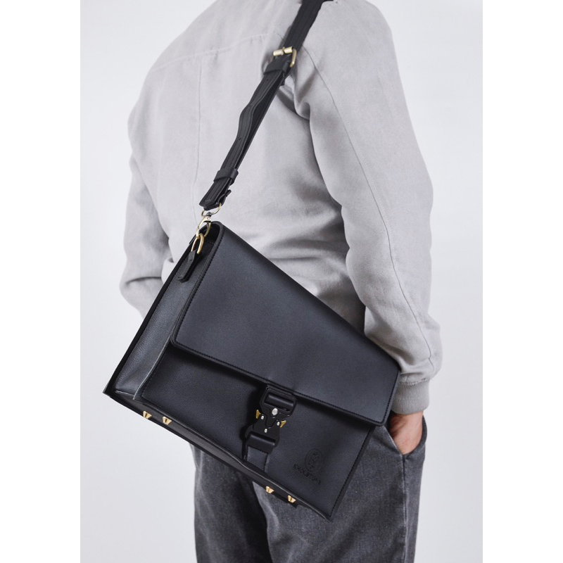 Túi da KHÔISTORE | Diagonal_Túi tote đeo chéo_Túi thiết kế_Hàng thủ công_Túi ipad 11inch_Thời trang_Màu đen