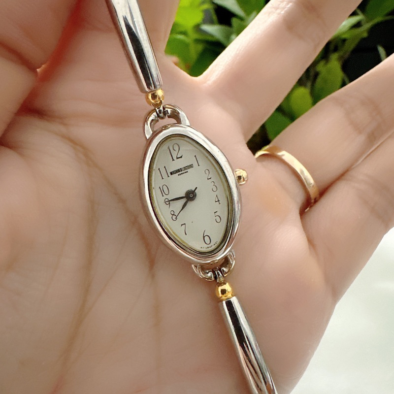 Đồng hồ nữ si nhật dáng lắc tay hiệu Orient