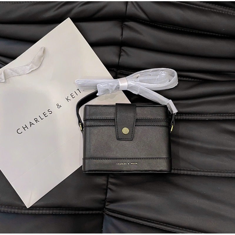 Túi charles keith màu mới