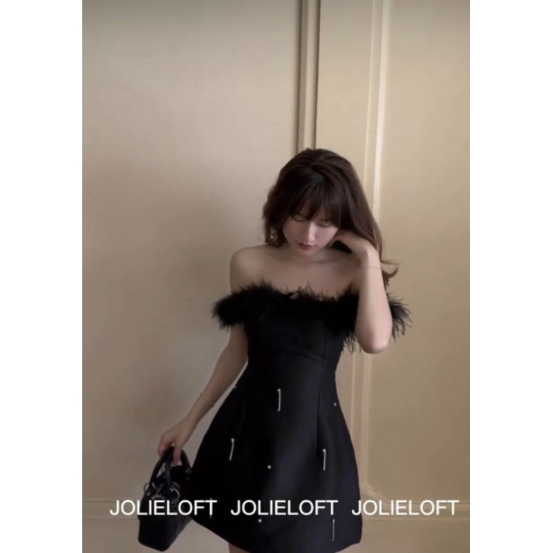 ĐẦM ỐNG ĐEN BẸT VAI RỚT VAI ĐÍNH LÔNG VŨ ĐÍNH ĐÁ