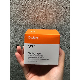 KEM DƯỠNG TRẮNG VÀ TÁI TẠO DA V7 TONING LIGHT