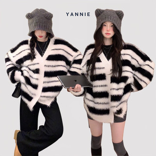 Áo khoác len cardigan kẻ ngang đen trắng cổ V Yannie