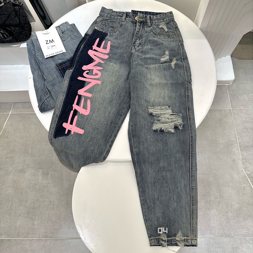 Quần jean baggy rách nữ in chữ hồng thời trang | A&JEAN STORE