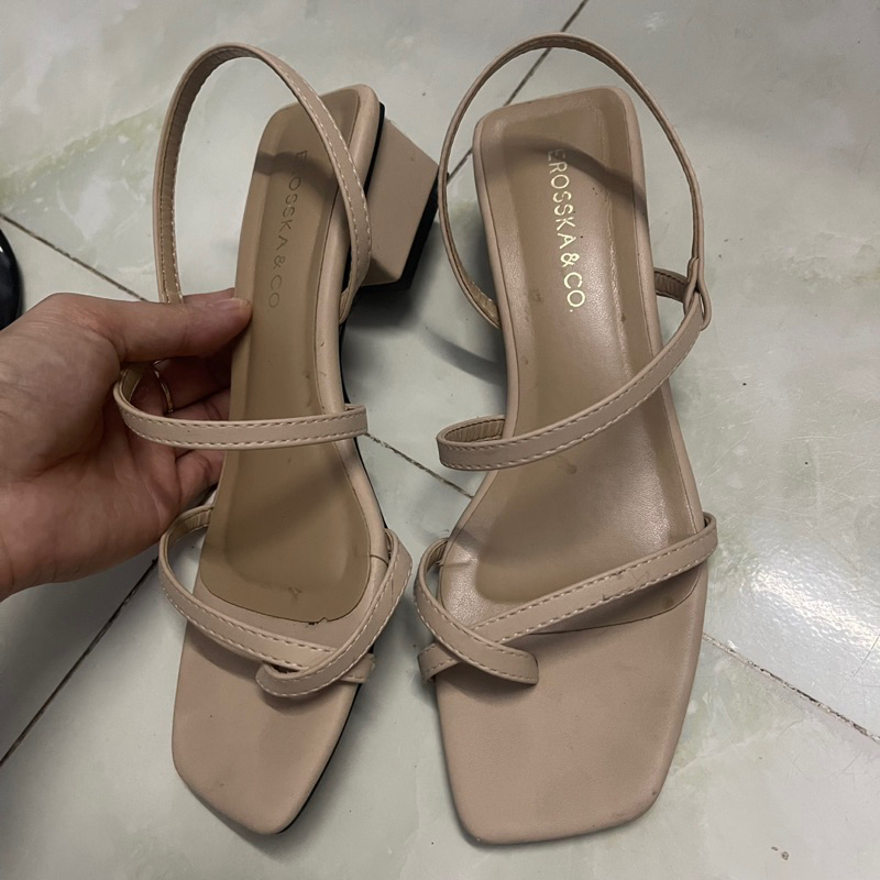 Sandal quai mảnh gót vuông Eroska