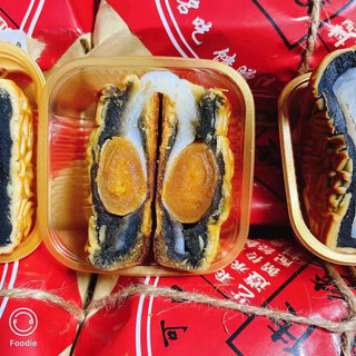 Bánh nướng nhân trứng muối nguyên lòng đỏ trứng , bịch 4c
