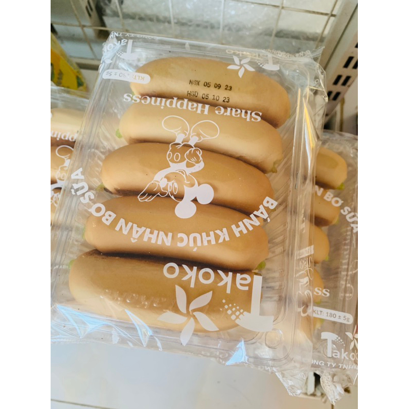 Bánh mì khúc nhân cốm dâu tây