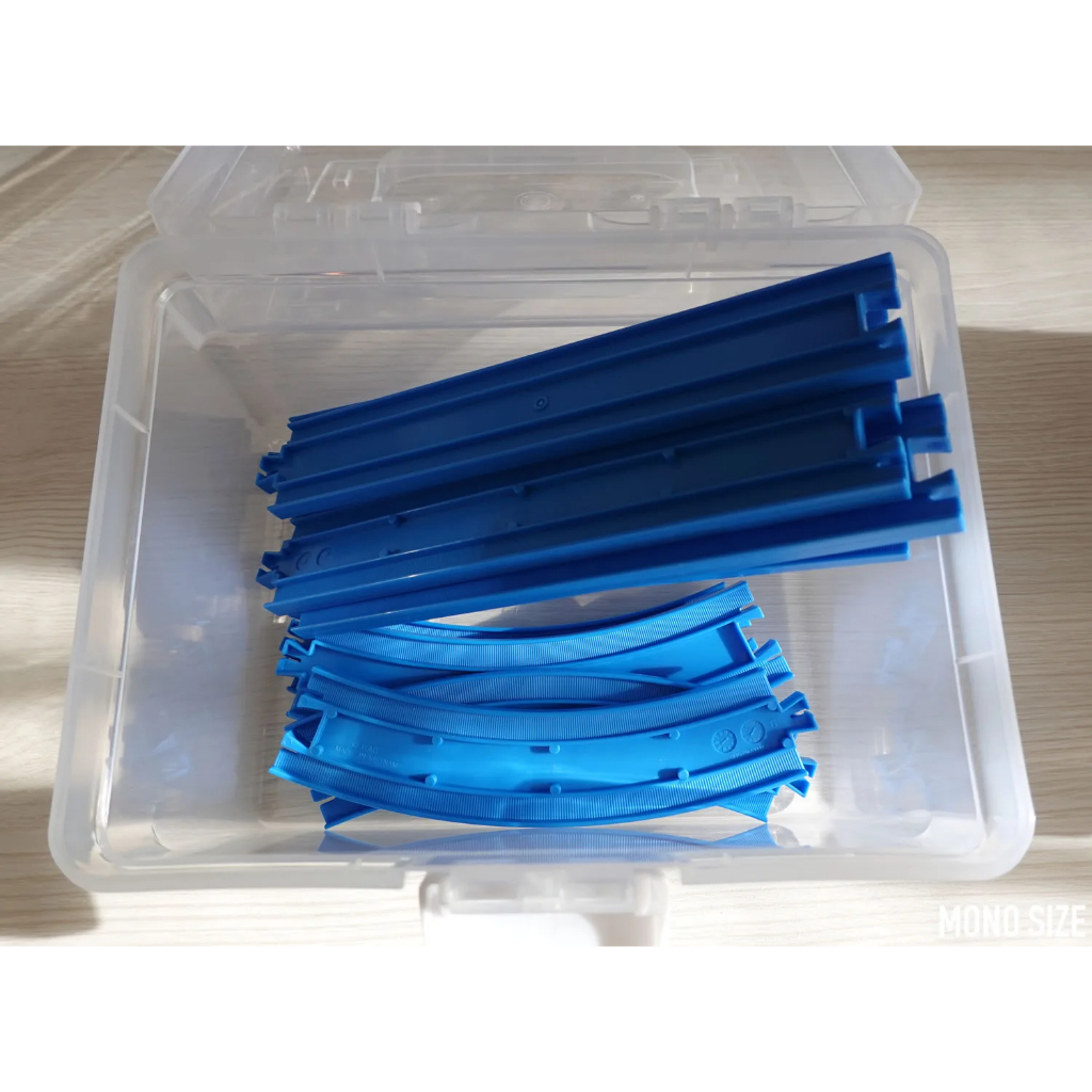 Hộp nhựa đựng đồ có nắp gài 22.6x18.8x17.4cm Daiso Japan