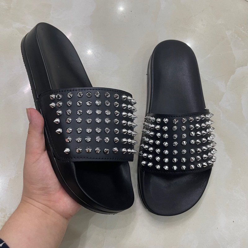 Dép quai ngang đinh gai siêu cấp hottrend