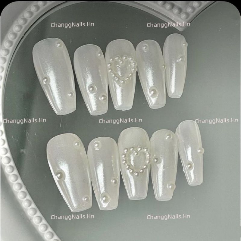 Nailbox thiết kế tráng gương ngọc trai đính trái tim