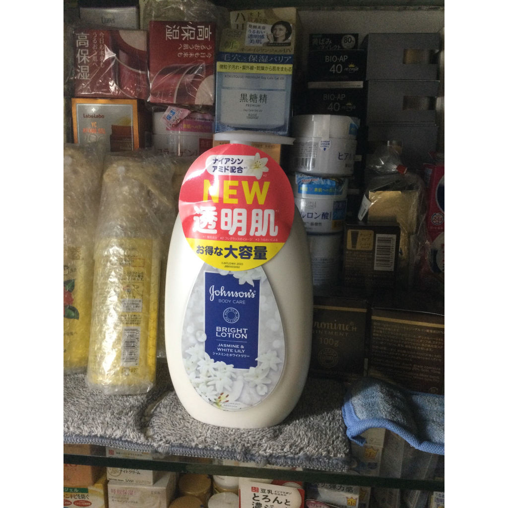 NEW/Sữa dưỡng thể làm sáng da,trắng da Johnson Body lCare Vibrant Radiance Nia 500mlHương hoa nhài và hoa huệ trắng