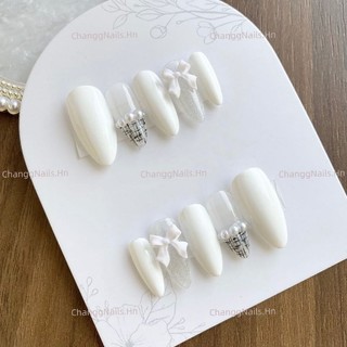 Nailbox thiết kế changgnails màu trắng vẽ kẻ đính nơ trắng