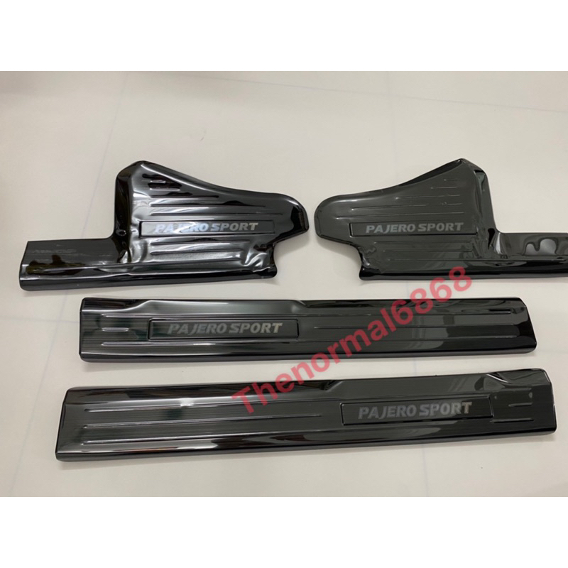 Ốp bậc chân Pajero sport 2018-2023 hàng titan cao cấp