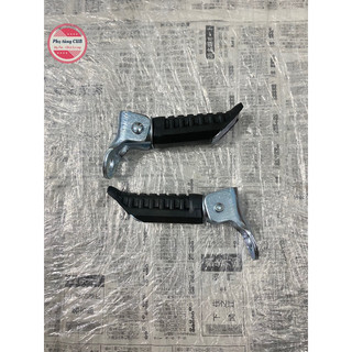 Cặp gác chân sau gập được bắt vào phuộc sau xe cub
