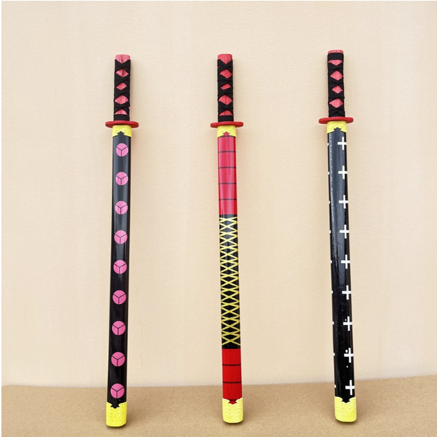 Đồ chơi trẻ em kiếm gỗ katana đầy đủ các nhân vật hoạt hình.
