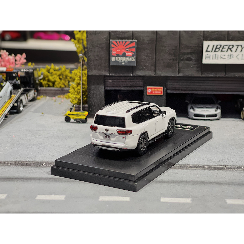 XE MÔ HÌNH TOYOTA LAND CRUISER LC300 GR-SPORT,TỶ LỆ 1/64 LCD