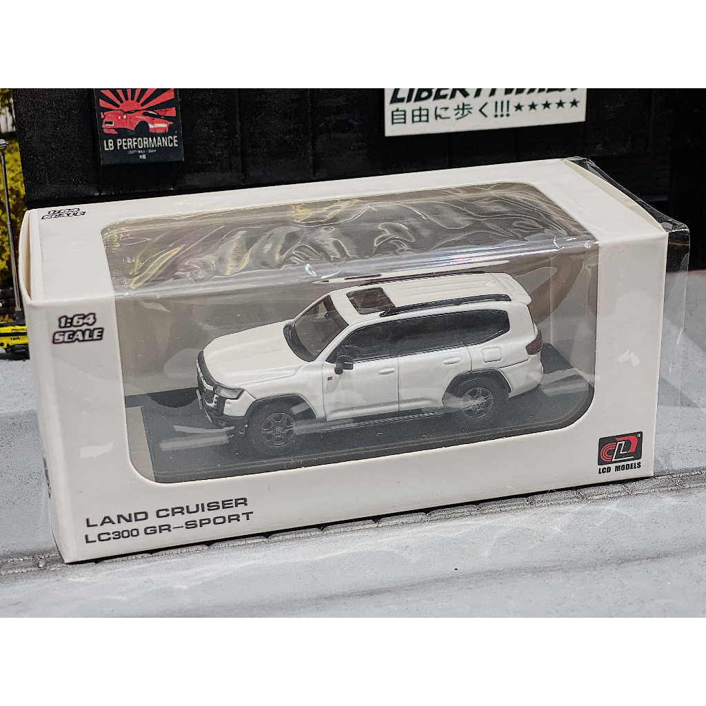 XE MÔ HÌNH TOYOTA LAND CRUISER LC300 GR-SPORT,TỶ LỆ 1/64 LCD
