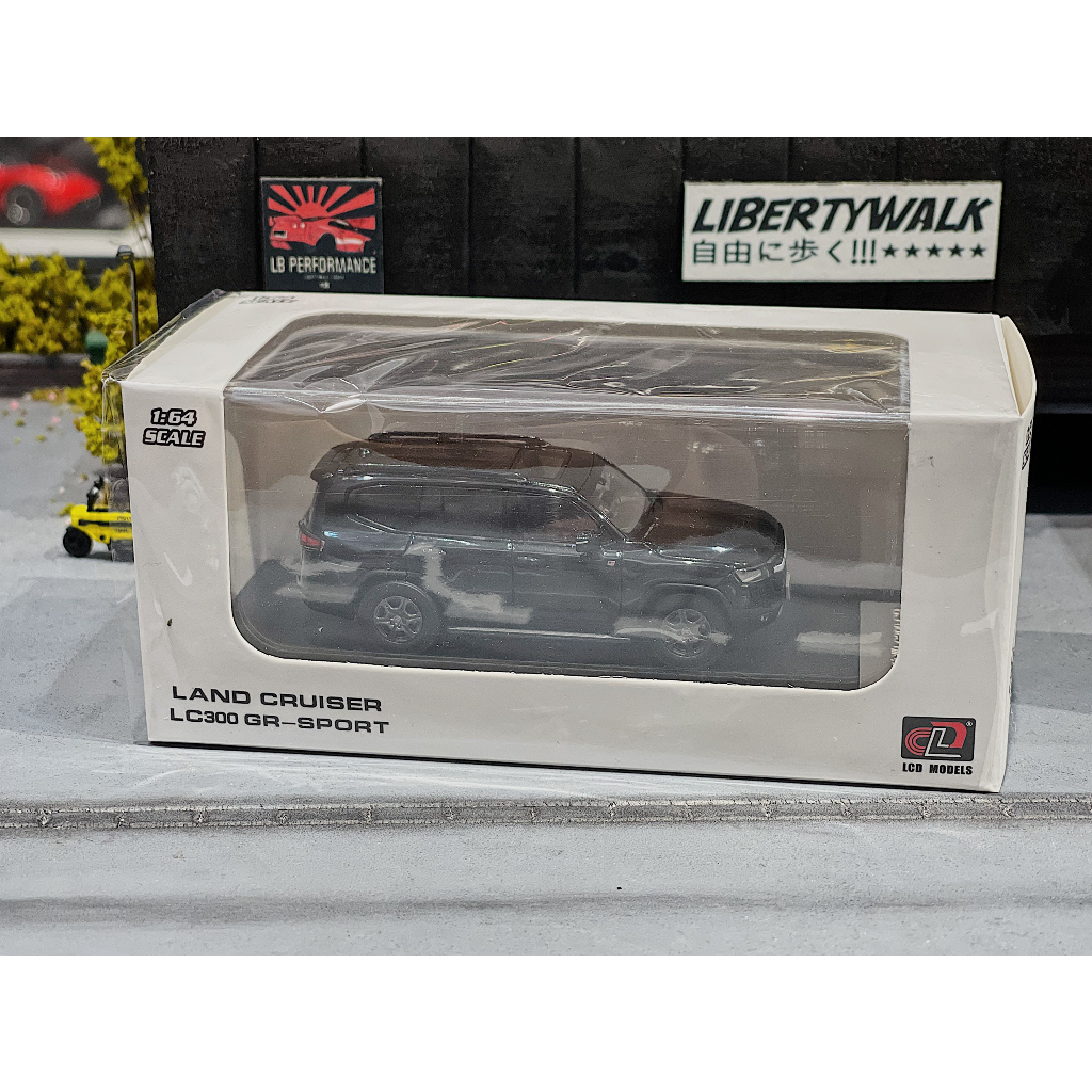 XE MÔ HÌNH TOYOTA LAND CRUISER LC300 GR-SPORT,TỶ LỆ 1/64 LCD