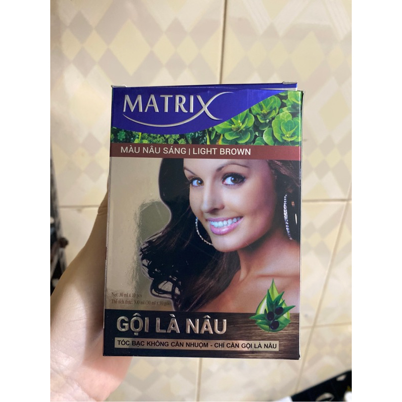 1 hộp dầu gội nhuộm tóc Gội Là Nâu Matrix hộp 10 gói